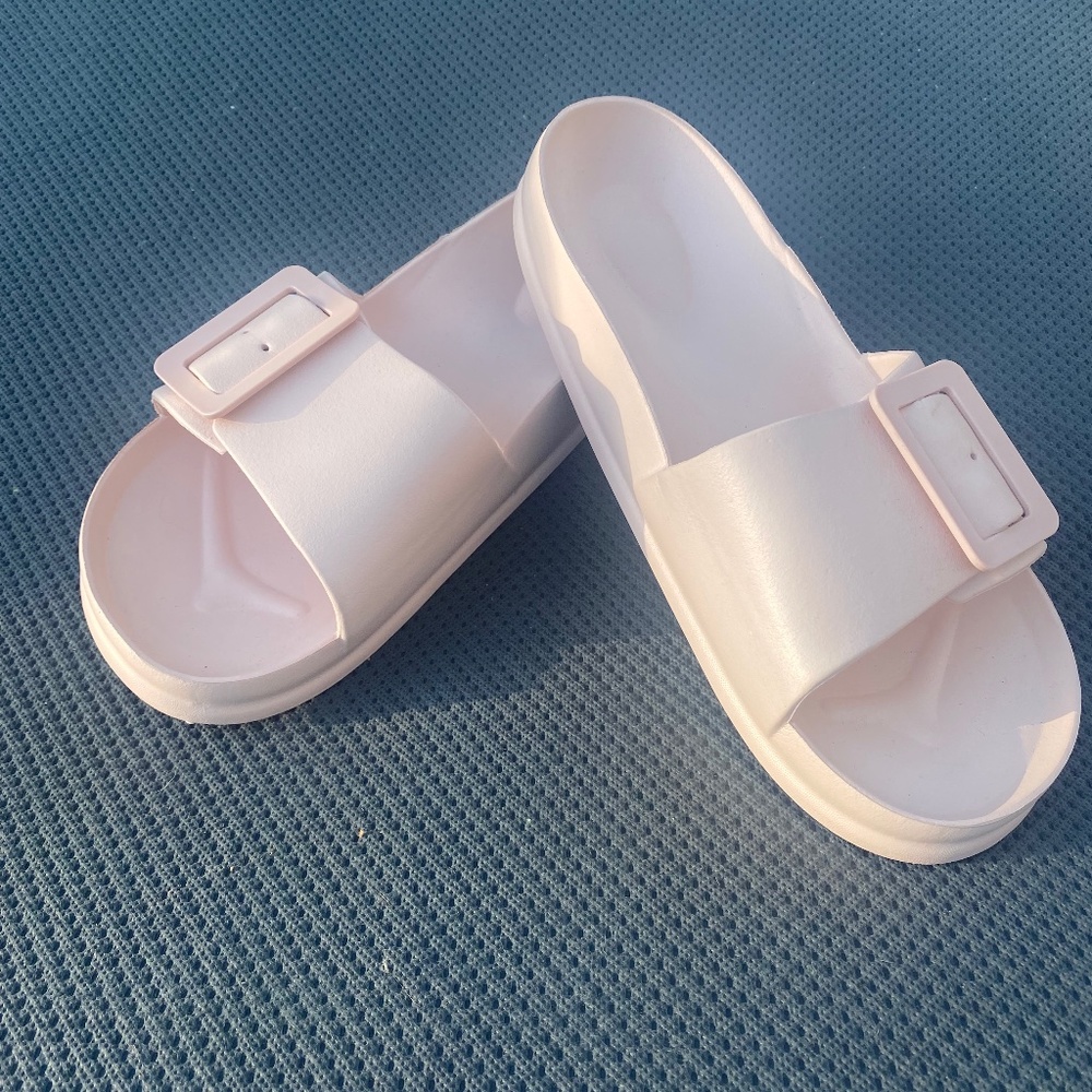 NWOT - Naniya Pink Buckle Decor Slides - size 41 EU